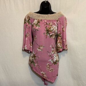 D-118 Astoria Born Punk Cream & Green Floral Lace Trim Short‎ Sleeve Blouse